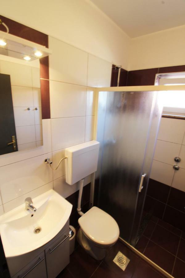 Guesthouse Sovlje ตรีบูนย์ ภายนอก รูปภาพ