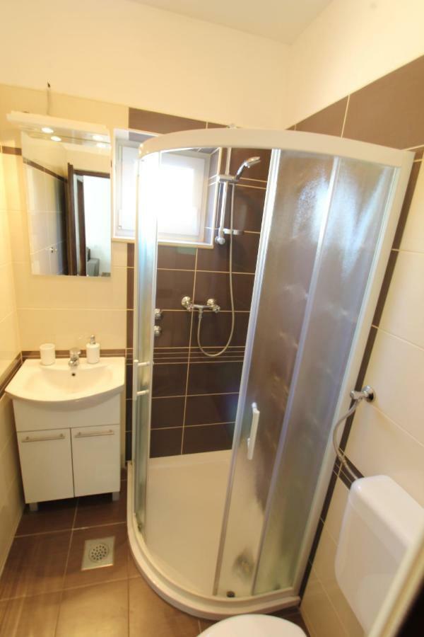 Guesthouse Sovlje ตรีบูนย์ ภายนอก รูปภาพ