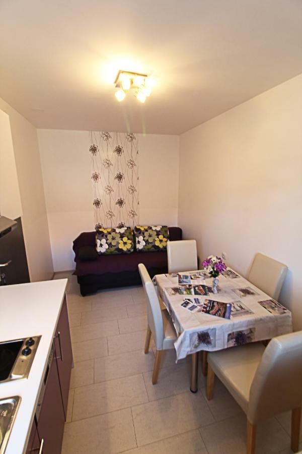 Guesthouse Sovlje ตรีบูนย์ ภายนอก รูปภาพ